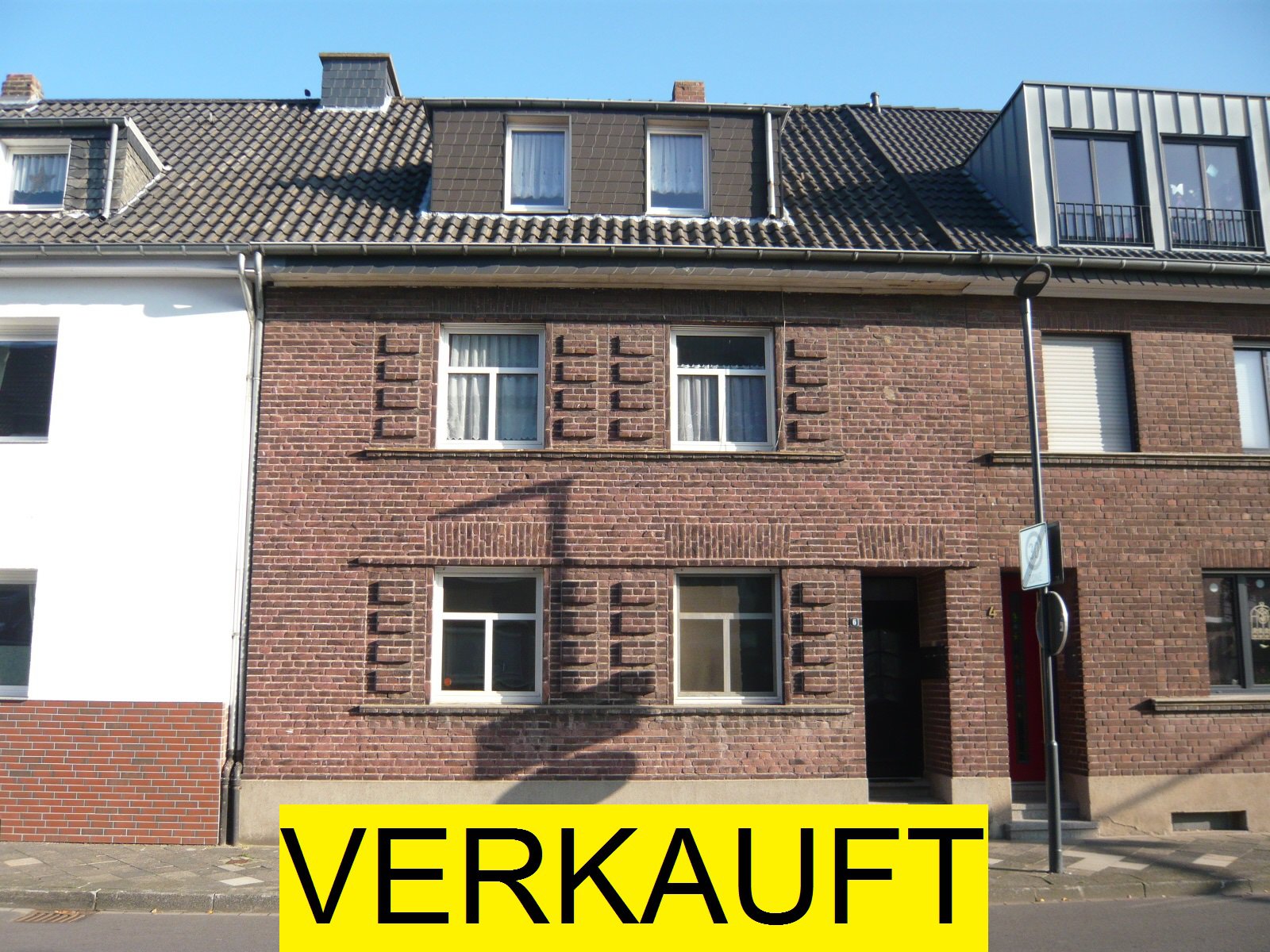 Foto Gepflegtes Zweifamilienhaus in Meerbusch verkauft: