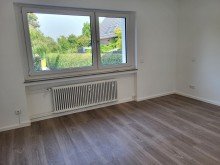 Schlafzimmer BEREITS FREI: RENOVIERTE WOHNUNG MIT EINBAUK�CHE, BALKON UND GARAGE IN ILVERICH ZU VERMIETEN...