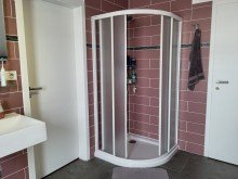 Bad Ansicht 5 SELTENHEIT: EINFAMILIENHAUS MIT W�RMEPUMPE UND PV-ANLAGE IN MEERBUSCH-STR�MP ZU VERKAUFEN...