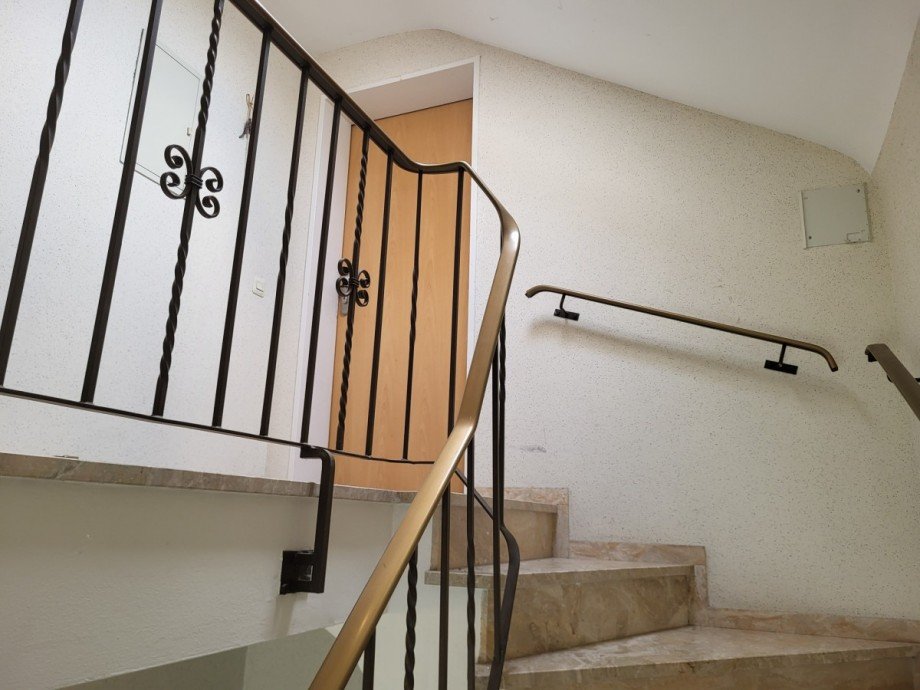 Treppe zum DG Zweifamilienhaus Grevenbroich