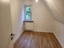 B�ro-Gast KLEINES EINFAMILIENHAUS MIT GARAGE UND TOLLEM GARTEN IN NEUSS-REUSCHENBERG ZU VERMIETEN...