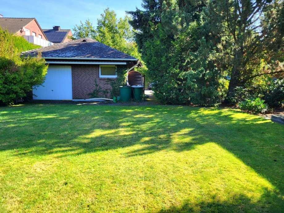 Doppelgarage R�ckseite Einfamilienhaus L�dinghausen