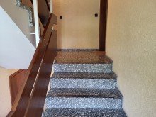 Treppenhaus BEREITS FREI: RENOVIERTE WOHNUNG MIT EINBAUK�CHE, BALKON UND GARAGE IN ILVERICH ZU VERMIETEN...