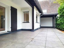 Terrasse Ansicht 2 KLEINES EINFAMILIENHAUS MIT GARAGE UND TOLLEM GARTEN IN NEUSS-REUSCHENBERG ZU VERMIETEN...