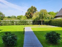 Vorgarten BEREITS FREI: RENOVIERTE WOHNUNG MIT EINBAUK�CHE, BALKON UND GARAGE IN ILVERICH ZU VERMIETEN...