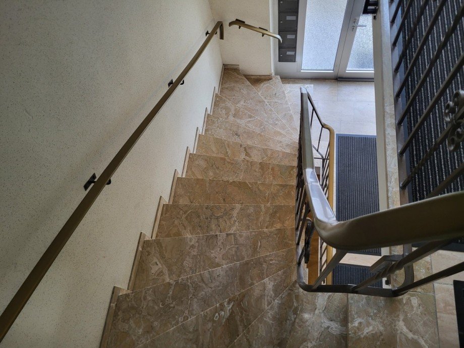 Treppe EG-OG Zweifamilienhaus Grevenbroich