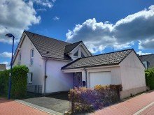 Vorderansicht SELTENHEIT: EINFAMILIENHAUS MIT W�RMEPUMPE UND PV-ANLAGE IN MEERBUSCH-STR�MP ZU VERKAUFEN...