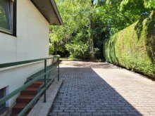 Parkplatz hinter der Garage FREISTEHENDER BUNGALOW MIT KELLER UND GROSSER GARAGE IN FELDRANDLAGE VON TITZ-AMELN ZU VERKAUFEN...