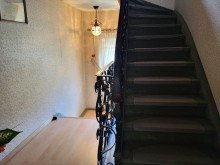 OG Treppe zum DG �LTERES EINFAMILIENHAUS MIT KELLER, WINTERGARTEN UND SCH�NEM GARTEN IN FRIMMERSDORF ZU VERKAUFEN...