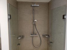 Gro�e Dusche PENTHOUSE-WOHNUNG IN REPR�SENTATIVER STADTVILLA IN MEERBUSCH-B�DERICH ZU VERMIETEN...