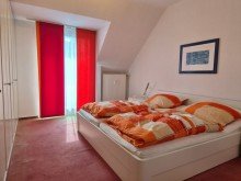 Schlafen Ansicht 1 ELEGANTE DACHGESCHOSS-WOHNUNG  MIT EINBAUK�CHE IN RHEINN�HE VON MEERBUSCH-B�DERICH ZU VERKAUFEN...