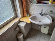 Bad Ansicht 3 DOPPELHAUSH�LFTE MIT GARAGE UND KELLER IN ZENTRALER LAGE VON FRIMMERSDORF ZU VERKAUFEN...