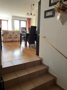 Treppe CHARMANTE 2-ZIMMER-WOHNUNG MIT BALKON UND EINBAUK�CHE IN MEERBUSCH-B�DERICH ZU VERMIETEN...