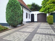 Stellpl�tze KLEINES EINFAMILIENHAUS MIT GARAGE UND TOLLEM GARTEN IN NEUSS-REUSCHENBERG ZU VERMIETEN...