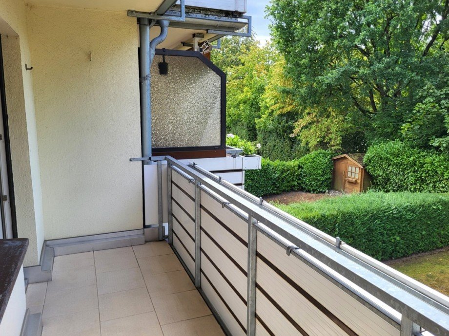 Balkon links Etagenwohnung Meerbusch/Str�mp