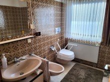 Bad Ansicht 1 FREISTEHENDER BUNGALOW MIT KELLER UND 2 GARAGEN IN GREVENBROICH-FRIMMERSDORF ZU VERKAUFEN...