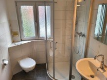 Bad KLEINES EINFAMILIENHAUS MIT GARAGE UND TOLLEM GARTEN IN NEUSS-REUSCHENBERG ZU VERMIETEN...