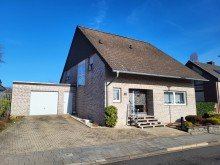 Hausansicht 1 GROSSZ�GIGES EINFAMILIENHAUS MIT KELLER UND GARAGE IM HERZEN VON GV-FRIMMERSDORF ZU VERKAUFEN...
