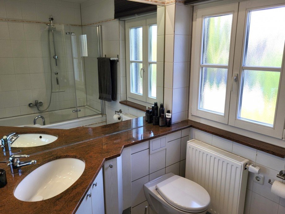 Bad Ansicht 1 Doppelhaush�lfte Grevenbroich/Frimmersdorf