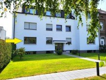 Hausansicht BEREITS FREI: RENOVIERTE WOHNUNG MIT EINBAUK�CHE, BALKON UND GARAGE IN ILVERICH ZU VERMIETEN...