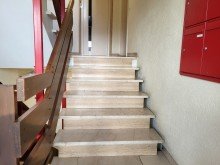 Treppenhaus Ansicht 1 HELLE 3-ZIMMER-WOHNUNG MIT BALKON, GARAGE UND PERFEKTER ANBINDUNG NACH D�SSELDORF ZU VERKAUFEN...