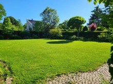 Garten Ansicht 1 SOLIDES EINFAMILIENHAUS MIT S�DAUSRICHTUNG UND DOPPEL-GARAGE IN ALT-MEERERBUSCH ZU VERKAUFEN...