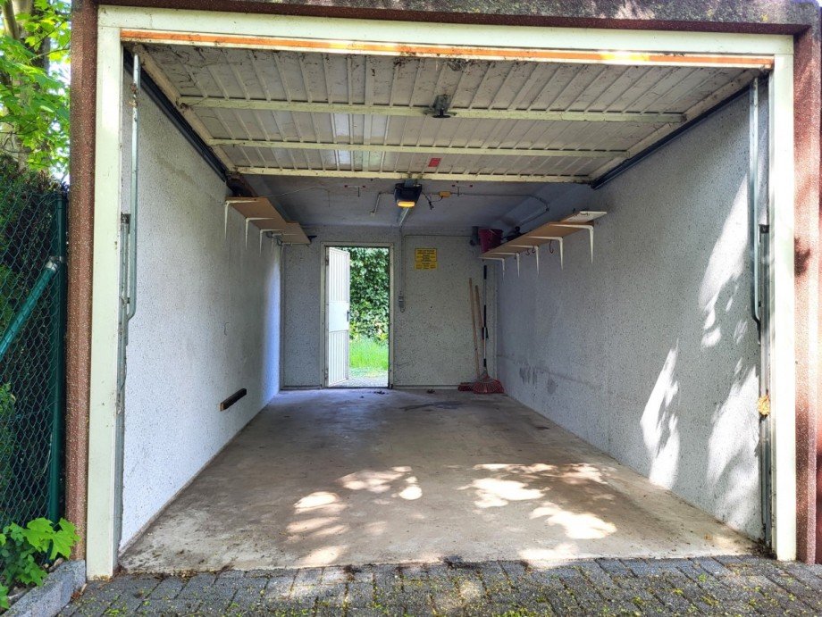 Garage mit elektr. Tor Etagenwohnung Grevenbroich/Gustorf