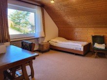 Kind 2 GROSSZ�GIGES EINFAMILIENHAUS MIT KELLER UND GARAGE IM HERZEN VON GV-FRIMMERSDORF ZU VERKAUFEN...