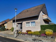 Hausansicht 3 GROSSZ�GIGES EINFAMILIENHAUS MIT KELLER UND GARAGE IM HERZEN VON GV-FRIMMERSDORF ZU VERKAUFEN...