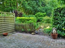 Terrasse links REIHENECKHAUS MIT KELLER, GARAGE UND KLEINEM GARTEN IN D�SSELDORF-HEERDT ZU VERKAUFEN...