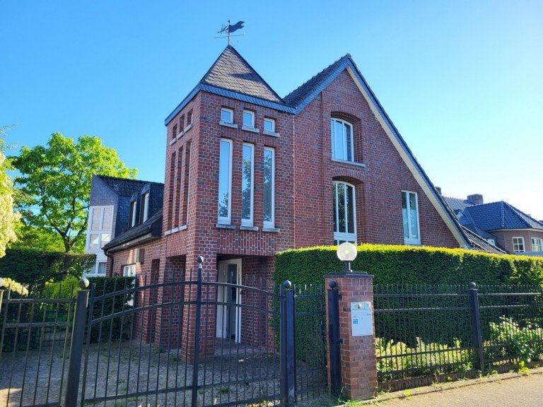Hausansicht 1 Meerbusch/B�derich Einfamilienhaus SOLIDES EINFAMILIENHAUS MIT S�DAUSRICHTUNG UND DOPPEL-GARAGE IN ALT-MEERERBUSCH ZU VERKAUFEN...