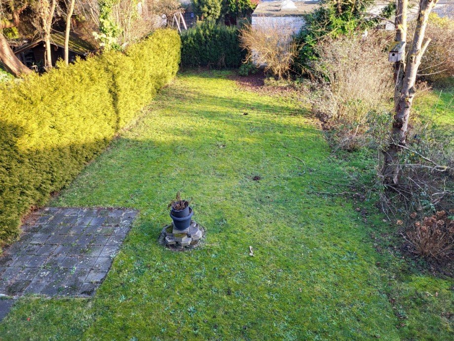 Garten links Zweifamilienhaus Rommerskirchen/Anstel