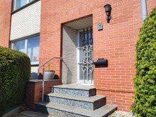 Hauseingang DOPPELHAUSH�LFTE MIT GARAGE UND KELLER IN ZENTRALER LAGE VON FRIMMERSDORF ZU VERKAUFEN...