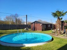 Pool FREISTEHENDES HAUS MIT EINLIEGERBEREICH UND SCH�NEM GARTEN IN MEERBUSCH-OSTERATH ZU VERKAUFEN...