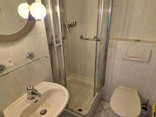 WC mit Dusche ERBPACHT: FREIE 3-ZIMMER-WOHNUNG MIT LOGGIA UND GARAGE IN RUHIGER LAGE VON HILDEN ZU VERKAUFEN...