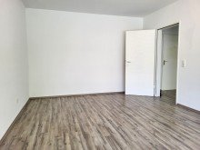 Wohnen Ansicht 2 BEREITS FREI: HELLE 2-ZIMMER-WOHNUNG MIT GROSSER LOGGIA UND TG-PLATZ IN NEUSS ZU VERMIETEN...