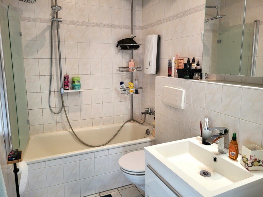 Bad Ansicht 1 Dachgeschosswohnung Grevenbroich/Wevelinghoven