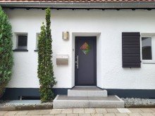 Eingang KLEINES EINFAMILIENHAUS MIT GARAGE UND TOLLEM GARTEN IN NEUSS-REUSCHENBERG ZU VERMIETEN...
