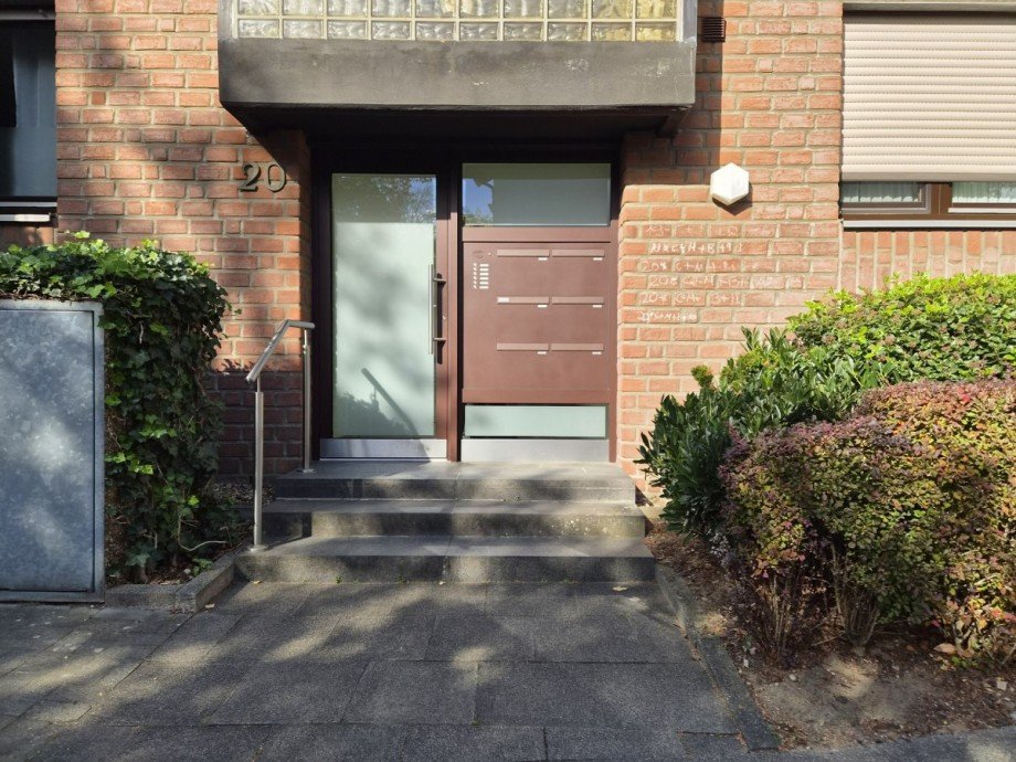 Hauseingang Dachgeschosswohnung Meerbusch/B�derich