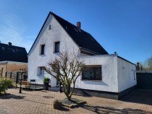 Hausansicht 1 FREISTEHENDES HAUS MIT EINLIEGERBEREICH UND SCH�NEM GARTEN IN MEERBUSCH-OSTERATH ZU VERKAUFEN...