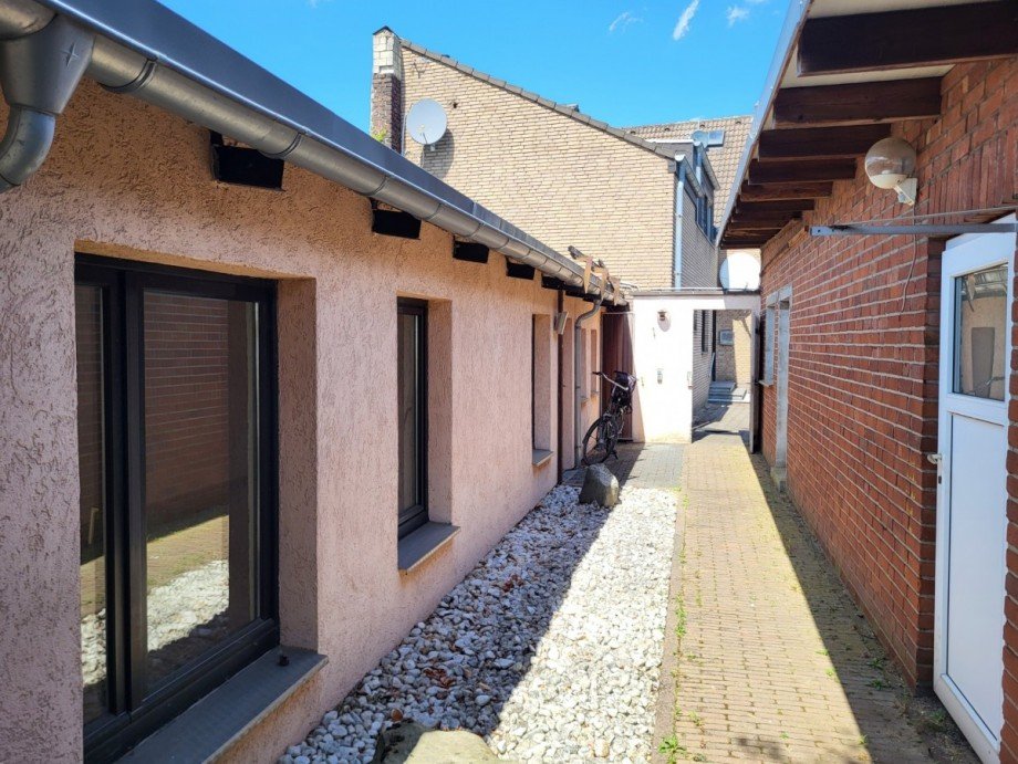 Zugang zum Garten Ansicht 2 Zweifamilienhaus Meerbusch/B�singhoven