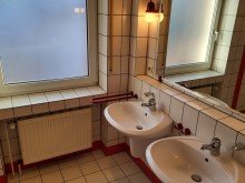 DG Bad Ansicht 2 FREISTEHENDES 1-2 FAMILIENHAUS MIT DOPPELGARAGE IM KRANKENHAUSVIERTEL IN GREVENBROICH-STADTMITTE...