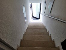 Apartment Treppe HAUS MIT EINLIEGER-APARTMENT, GARAGE, LAGER UND VIEL PLATZ IN MEERBUSCH-B�SINGHOVEN ZU VERKAUFEN...