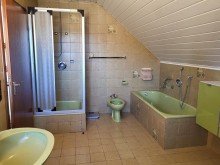 Bad Ansicht 2 GROSSZ�GIGES EINFAMILIENHAUS MIT KELLER UND GARAGE IM HERZEN VON GV-FRIMMERSDORF ZU VERKAUFEN...