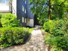 Hauszugang BEREITS FREI: 2-ZIMMER-WOHNUNG MIT WEITBLICK UND TIEFGARAGENPLATZ IN KAARST-NORD ZU VERKAUFEN...