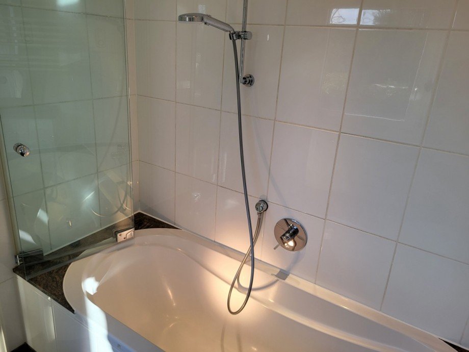 Wannenbad Ansicht 2 Etagenwohnung Neuss/Bolssiedlung
