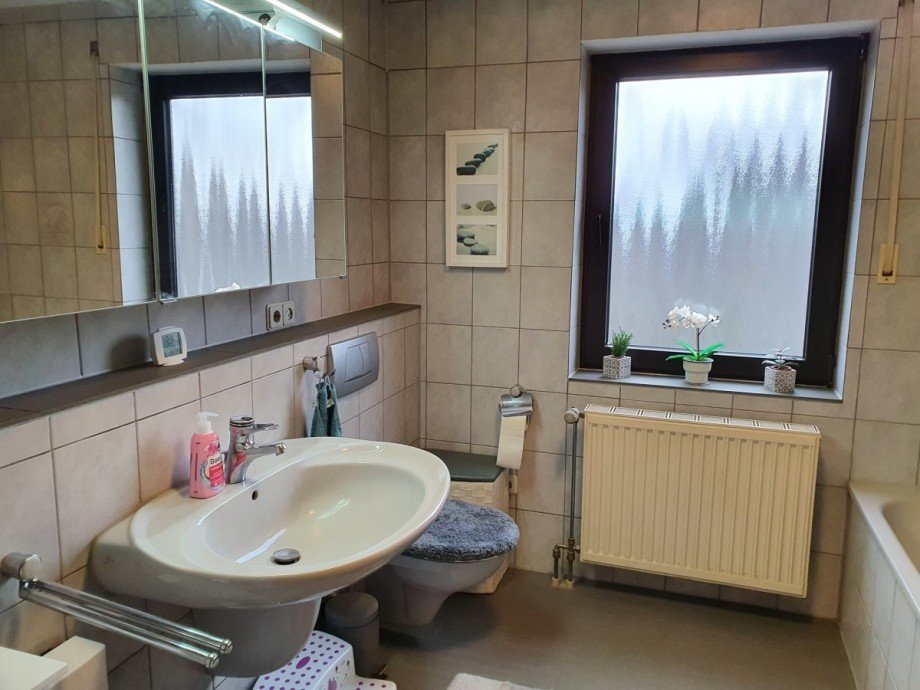 Bad Ansicht 1 Dachgeschosswohnung Meerbusch / B�derich