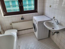 Bad Ansicht 2 BEREITS FREI: HELLE 2-ZIMMER-WOHNUNG MIT BALKON IN DERENDORF ZU VERKAUFEN...