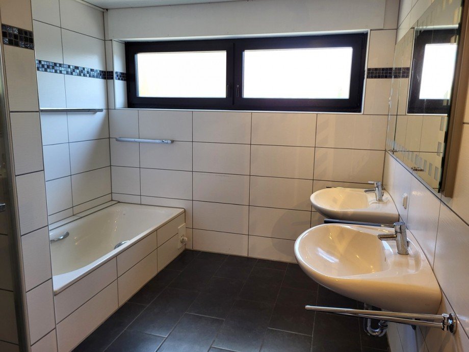 Haupthaus Bad Ansicht 1 Zweifamilienhaus Meerbusch/B�singhoven