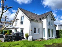 Hausansicht SELTENHEIT: EINFAMILIENHAUS MIT W�RMEPUMPE UND PV-ANLAGE IN MEERBUSCH-STR�MP ZU VERKAUFEN...